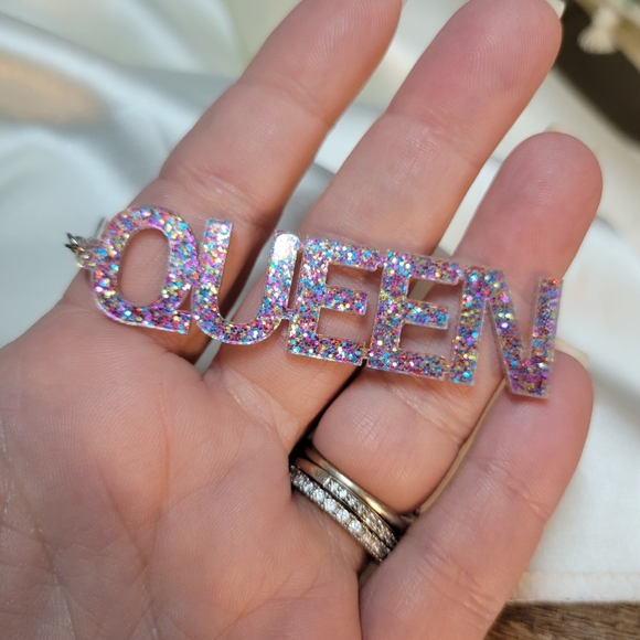 QUEEN Lightweight Multicolor Shimmer Drop Earrings - Picture 3 of 4